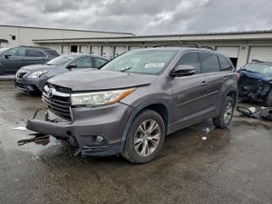 Toyota Highlander LE 3.5L 6 2015