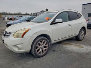 Nissan Rogue S 2.5L 4 2013