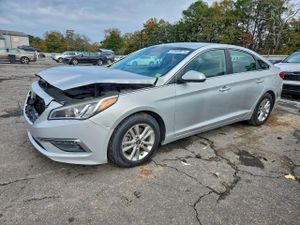 Hyundai Sonata SE 2.4L 4 2015