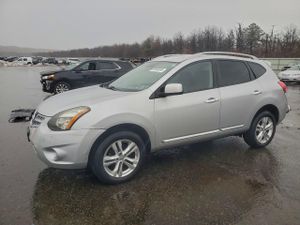Nissan Rogue S 2.5L 4 2013