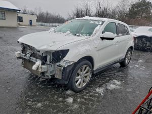 Mitsubishi Outlander ES 2.0L 4 2015