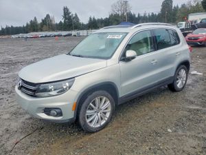 Volkswagen Tiguan S 2.0L 4 2015