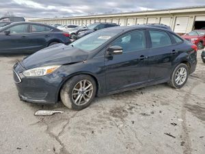 Ford Focus SE 2.0L 4 2015