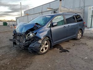 Toyota Sienna LE 3.5L 6 2014