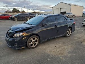 Toyota Corolla BASE 1.8L 4 2013