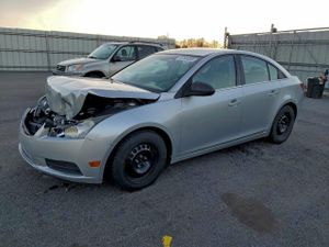 Chevrolet Cruze LS 1.8L 4 2012