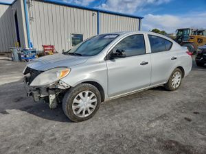 Nissan Versa S 1.6L 4 2014