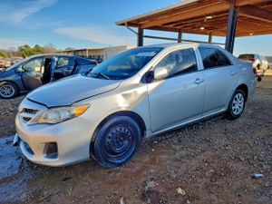 Toyota Corolla BASE 1.8L 4 2013