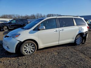 Toyota Sienna XLE 3.5L 6 2015