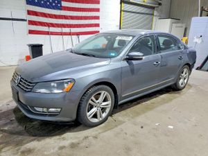Volkswagen Passat SEL 2.0L 4 2014