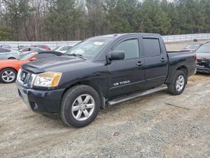Nissan Titan S 5.6L 8 2014