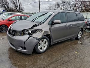 Toyota Sienna LE 3.5L 6 2014