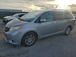 Toyota Sienna XLE 3.5L 6 2015