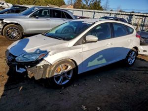Ford Focus SE 2.0L 4 2014