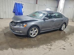 Volkswagen Passat SEL 2 L 4 2015