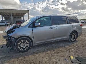 Toyota Sienna XLE 3.5L 6 2015