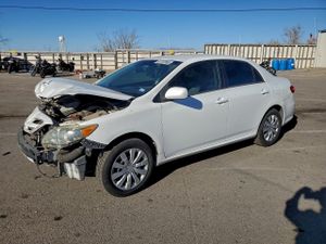 Toyota Corolla BASE 1.8L 4 2012