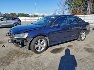 Volkswagen Passat SE 2.0L 4 2012