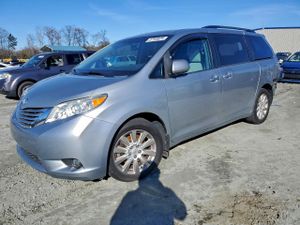Toyota Sienna LE 3.5L 6 2015