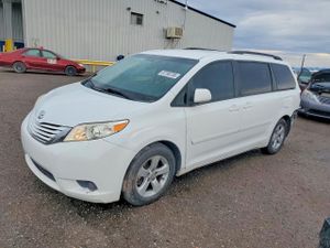Toyota Sienna LE 3.5L 6 2015
