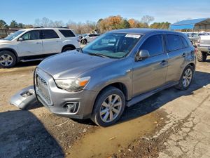 Mitsubishi Outlander ES 2.0L 4 2015