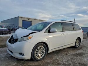Toyota Sienna XLE 3.5L 6 2013