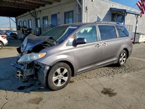 Toyota Sienna LE 3.5L 6 2014