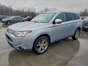 Mitsubishi Outlander SE 2.4L 4 2014