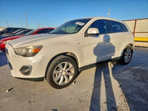 Mitsubishi Outlander ES 2.0L 4 2015