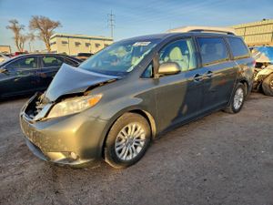 Toyota Sienna XLE 3.5L 6 2014