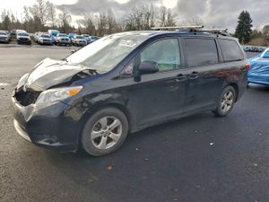 Toyota Sienna LE 3.5L 6 2015