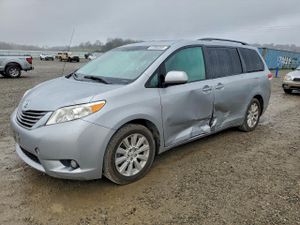 Toyota Sienna XLE 3.5L 6 2014