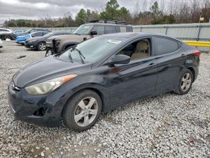 Hyundai Elantra GLS 1.8L 4 2013