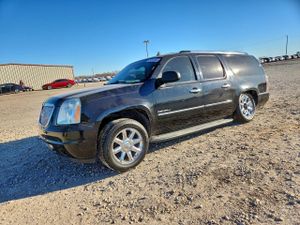GMC Yukon DENALI 6.2L 8 2010
