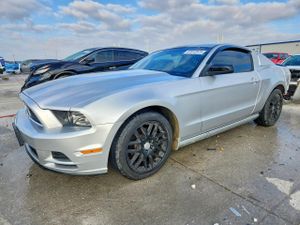 Ford Mustang 3.7L 6 2014