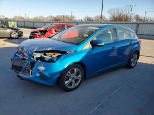 Ford Focus SE 2.0L 4 2014