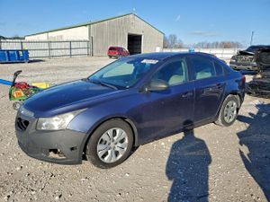 Chevrolet Cruze LS 1.8L 4 2013