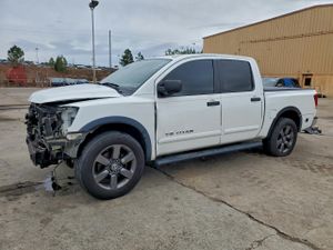 Nissan Titan S 5.6L 8 2015