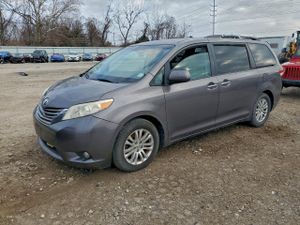 Toyota Sienna XLE 3.5L 6 2011