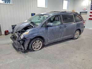 Toyota Sienna XLE 3.5L 6 2013