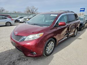 Toyota Sienna XLE 3.5L 6 2013