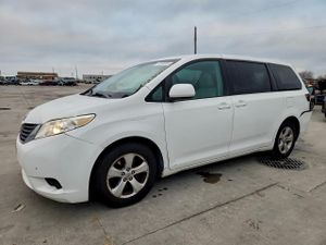 Toyota Sienna LE 3.5L 6 2011
