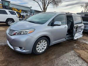 Toyota Sienna XLE 3.5L 6 2015