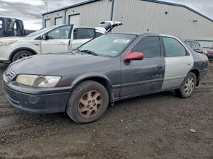 Toyota Camry LE 2.2L 4 2001