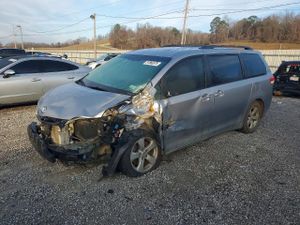 Toyota Sienna LE 3.5L 6 2011