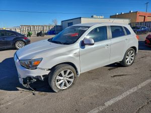 Mitsubishi Outlander SE 2.0L 4 2013