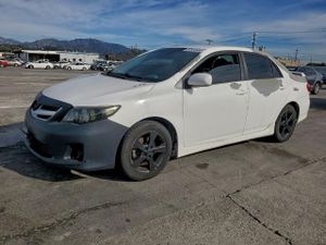 Toyota Corolla BASE 1.8L 4 2013