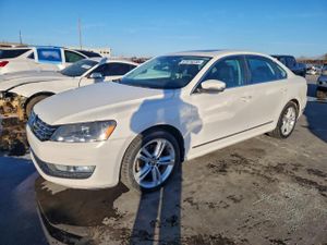 Volkswagen Passat SEL 2.0L 4 2013