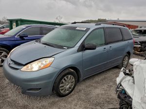 Toyota Sienna CE 3.5L 6 2010