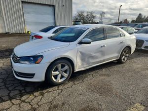 Volkswagen Passat SE 2.0L 4 2013